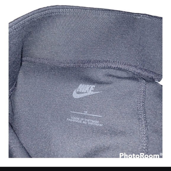 Leggings  Nike  brand black with zipper on each bottom  side. - Picture 4 of 5